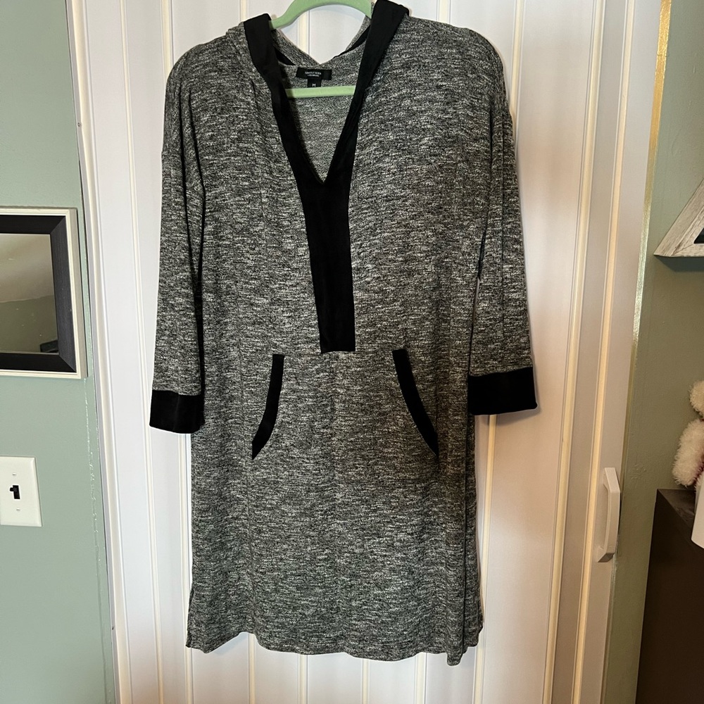 Gray and Black Women's Top